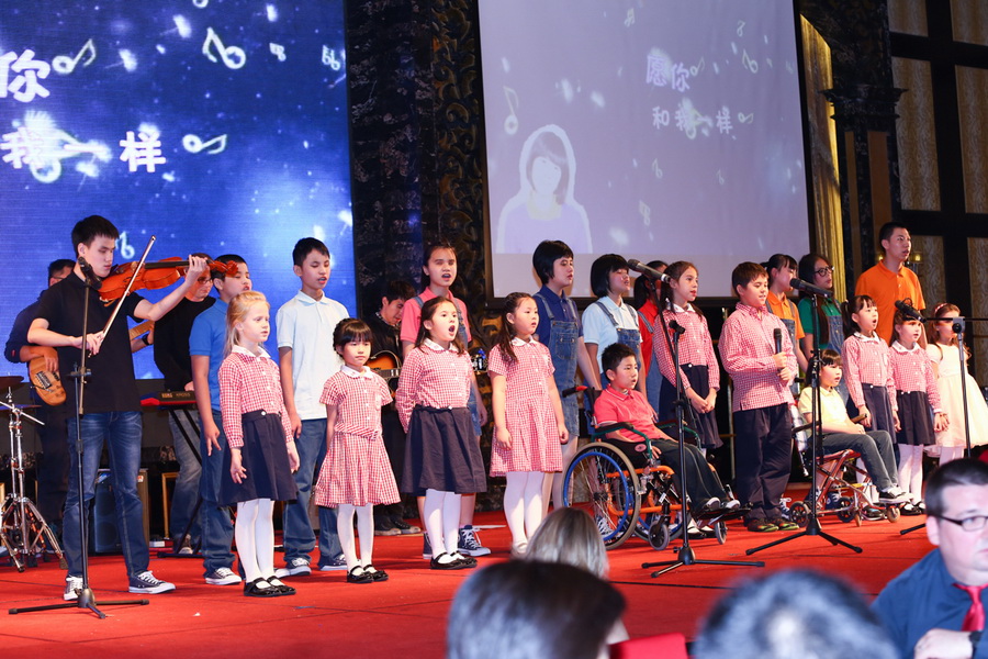 广州市少年宫雨后彩虹融合艺术团与CIEO孩子们联袂表演